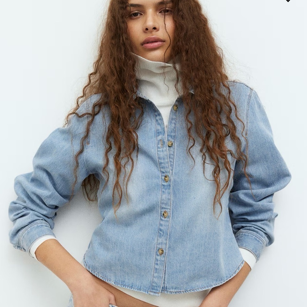 NWT H&M Short Denim Shirt, Women’s Size XSmall, Light Denim Blue